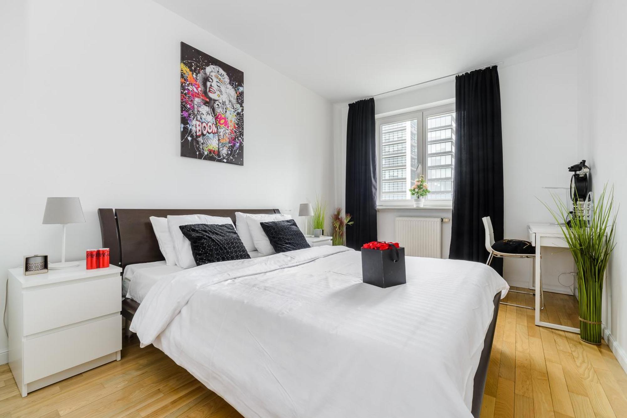 Lumina 3 Bedroom Park Szczesliwicki Apartment